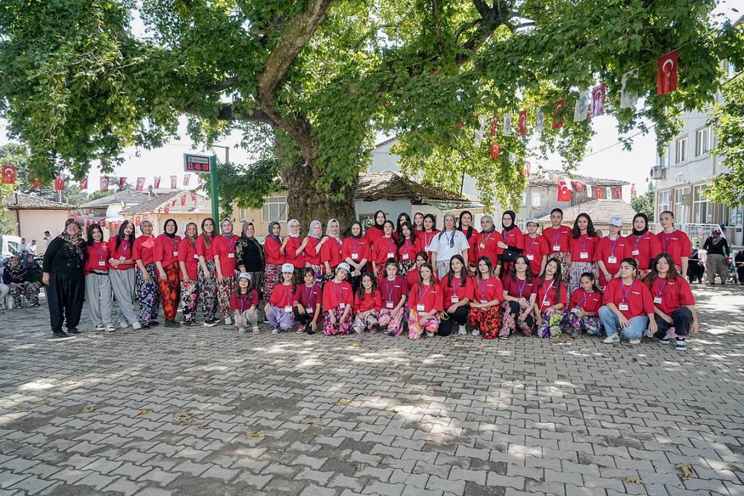 Erkeklere sokağa çıkma yasağı: Kadınlar yönetimi ele geçirdi! Kahvehaneler bile onlara emanet 18